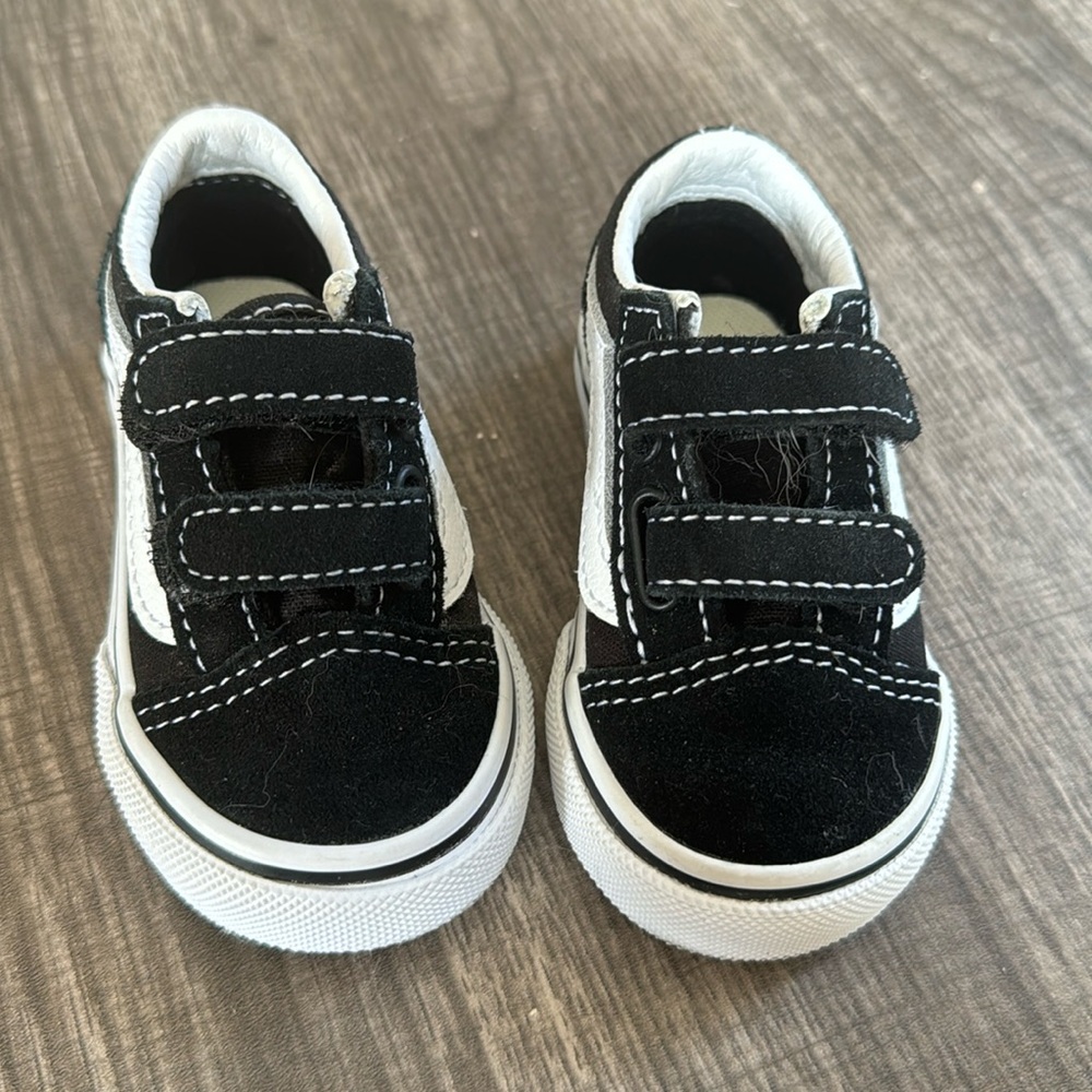 Toddler vans LIKE NEW